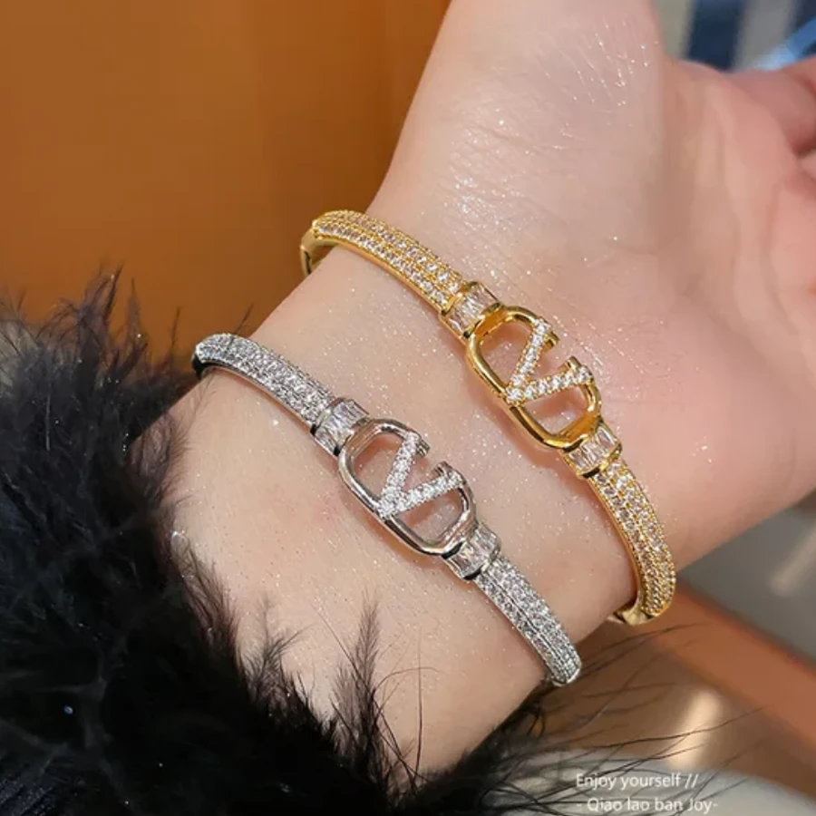 Pearl & Chain Charm Bracelet